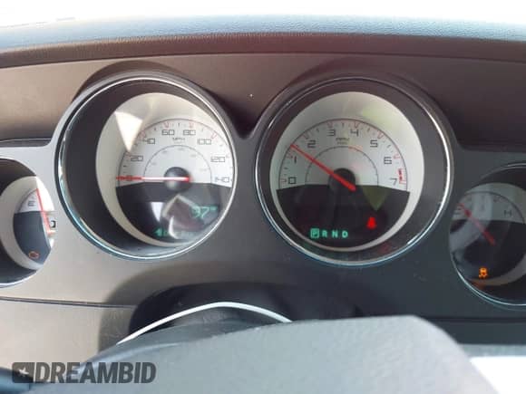 2014 Dodge Challenger SXT z VIN 2C3CDYAG5EH294823, wystawiony jako IAAI lot #43238375 z przebiegiem 153 229 mil mil oraz . Historia ofert i sprzedaży dostępna na DreamBid. Obrazek 7.