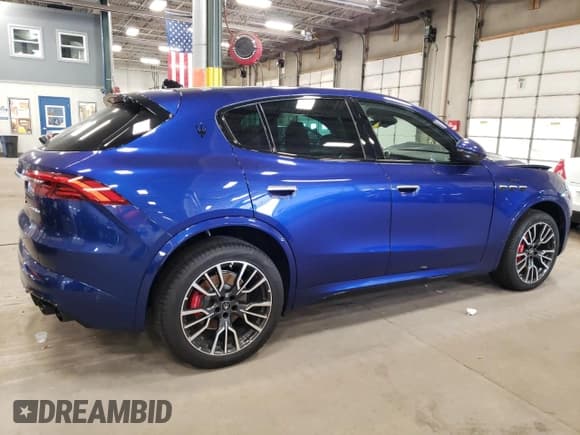 ✅ 2023 Maserati Grecale Modena • VIN: ZN682AVM9P7439311 • Лот: 66804334. Опубликован ранее на Copart с пробегом 3 895 миль. Бесплатный доступ к архиву аукционных продаж из США и подробный отчёт об истории автомобиля на DreamBid. Изображение 3.