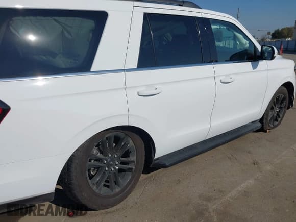 ✅ 2024 Ford Expedition XLT • VIN: 1FMJU1H82REA85251 • Lot: 43566541. Listed on IAAI with 9,644 mi. Free auction sales archive from the USA and detailed vehicle history report at DreamBid. Image 6.