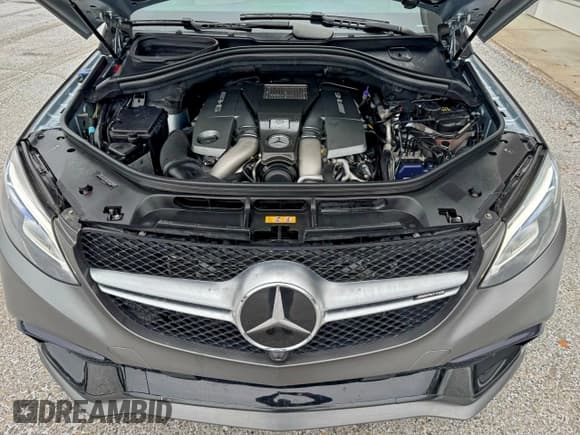 ✅ 2018 Mercedes-Benz GLE 63 S AMG • VIN: 4JGED7FB9JA099811 • Lot: 96269655. Wystawiony na Copart z przebiegiem 84 852 mil. Bezpłatny archiwum sprzedaży aukcyjnych z USA i szczegółowy raport historii pojazdu na DreamBid. Zdjęcie 9.