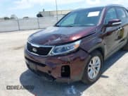 ✅ 2014 Kia Sorento EX • VIN: 5XYKU4A77EG521539 • Lot: 42896765. Wystawiony na IAAI z przebiegiem 100 562 mil. Bezpłatny archiwum sprzedaży aukcyjnych z USA i szczegółowy raport historii pojazdu na DreamBid. Zdjęcie 6.