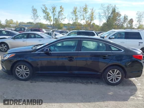 ✅ 2017 Hyundai Sonata SE • VIN: 5NPE24AF8HH577111 • Lot: 43372290. Listed on IAAI with 94,581 mi. Free auction sales archive from the USA and detailed vehicle history report at DreamBid. Image 15.