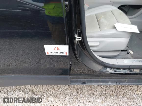 ✅ 2023 GMC Acadia SLT • VIN: 1GKKNML49PZ134287 • Lot: 43041198. Wystawiony na IAAI z przebiegiem 47 414 mil. Bezpłatny archiwum sprzedaży aukcyjnych z USA i szczegółowy raport historii pojazdu na DreamBid. Zdjęcie 6.