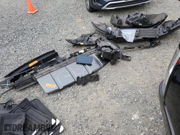 ✅ 2018 Land Rover Range Rover HSE • VIN: SALGS2RKXJA384818 • Лот: 59810145. Опубликован ранее на Copart с пробегом 77 855 миль. Бесплатный доступ к архиву аукционных продаж из США и подробный отчёт об истории автомобиля на DreamBid. Изображение 13.