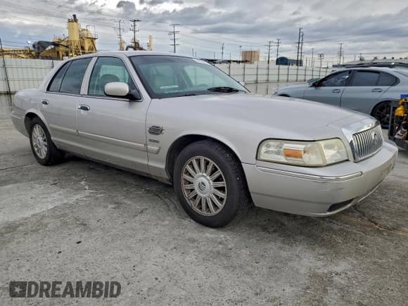 ✅ 2009 Mercury Grand Marquis LS • VIN: 2MEHM75V49X635241 • Лот: 94297895. Опубликован ранее на Copart с пробегом 157 838 миль. Бесплатный доступ к архиву аукционных продаж из США и подробный отчёт об истории автомобиля на DreamBid. Изображение 4.