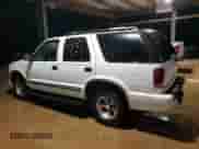 2000 Chevrolet Blazer LT z VIN 1GNCS13W9Y2197075, wystawiony jako Copart lot #78605864 z przebiegiem 260 786 mil mil oraz Szkoda całkowita • Salvage title. Historia ofert i sprzedaży dostępna na DreamBid. Obrazek 2.