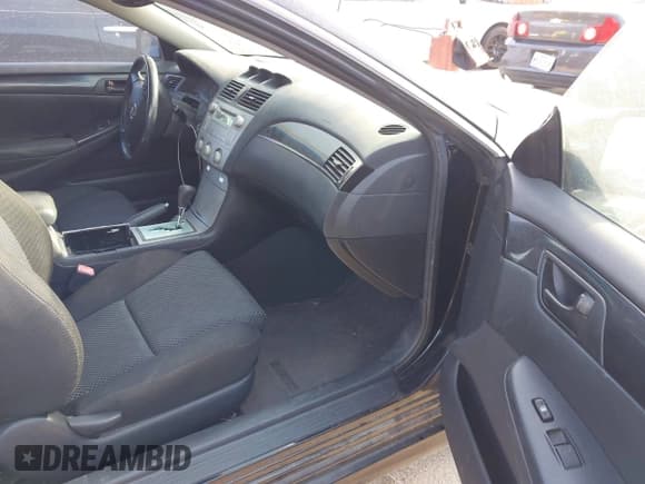 ✅ 2005 Toyota Solara SE • VIN: 4T1CE38PX5U966370 • Лот: 43724950. Опубликован ранее на IAAI с пробегом 221 622 миль. Бесплатный доступ к архиву аукционных продаж из США и подробный отчёт об истории автомобиля на DreamBid. Изображение 5.