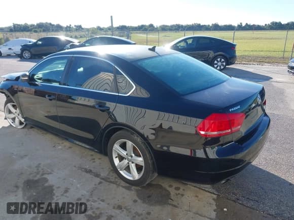 ✅ 2015 Volkswagen Passat S • VIN: 1VWAS7A36FC100804 • Лот: 43372669. Опубликован ранее на IAAI с пробегом 150 337 миль. Бесплатный доступ к архиву аукционных продаж из США и подробный отчёт об истории автомобиля на DreamBid. Изображение 3.