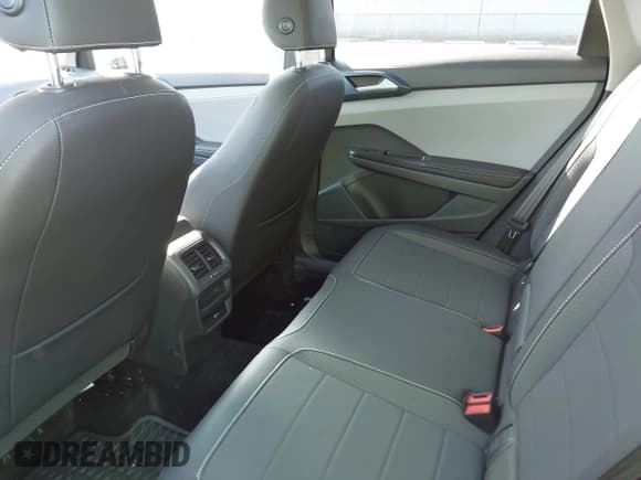 ✅ 2024 Volkswagen Taos SE • VIN: 3VVEX7B20RM026036 • Lot: 43571592. Wystawiony na IAAI z przebiegiem 39 023 mil. Bezpłatny archiwum sprzedaży aukcyjnych z USA i szczegółowy raport historii pojazdu na DreamBid. Zdjęcie 18.