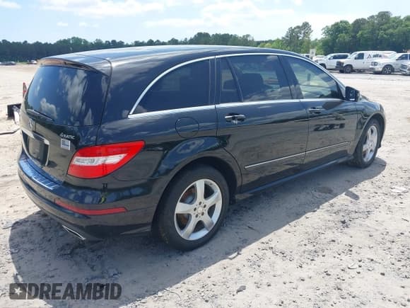 ✅ 2011 Mercedes-Benz R 350 • VIN: 4JGCB6FE4BA116811 • Lot: 42125126. Listed on IAAI with 164,997 mi. Free auction sales archive from the USA and detailed vehicle history report at DreamBid. Image 4.