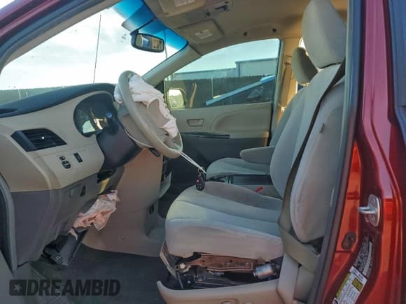 ✅ 2012 Toyota Sienna LE • VIN: 5TDKK3DC2CS193746 • Lot: 95155755. Wystawiony na Copart z przebiegiem 178 176 mil. Bezpłatny archiwum sprzedaży aukcyjnych z USA i szczegółowy raport historii pojazdu na DreamBid. Zdjęcie 7.