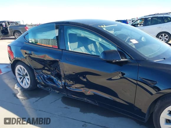 ✅ 2023 Tesla Model 3 • VIN: 5YJ3E1EA4PF552103 • Lot: 40782218. Wystawiony na IAAI z przebiegiem 20 997 mil. Bezpłatny archiwum sprzedaży aukcyjnych z USA i szczegółowy raport historii pojazdu na DreamBid. Zdjęcie 6.