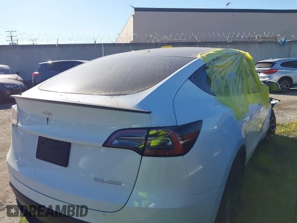 ✅ 2024 Tesla Model Y Performance • VIN: 7SAYGDEF6RF112421 • Lot: 43566102. Wystawiony na IAAI z przebiegiem 11 378 mil. Bezpłatny archiwum sprzedaży aukcyjnych z USA i szczegółowy raport historii pojazdu na DreamBid. Zdjęcie 4.