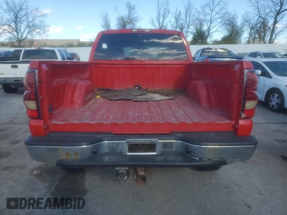 ✅ 2004 Chevrolet Silverado 2500HD LS • VIN: 1GCHK29U24E111656 • Lot: 90936125. Wystawiony na Copart z przebiegiem 196 065 mil. Bezpłatny archiwum sprzedaży aukcyjnych z USA i szczegółowy raport historii pojazdu na DreamBid. Zdjęcie 6.
