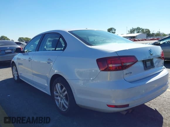 ✅ 2017 Volkswagen Jetta S • VIN: 3VW2B7AJ1HM286045 • Lot: 43576577. Wystawiony na IAAI z przebiegiem 114 379 mil. Bezpłatny archiwum sprzedaży aukcyjnych z USA i szczegółowy raport historii pojazdu na DreamBid. Zdjęcie 3.