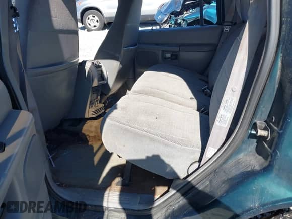 1997 Ford Explorer XL z VIN 1FMDU32EXVUA67202, wystawiony jako IAAI lot #43411217 z przebiegiem 152 951 mil mil oraz . Historia ofert i sprzedaży dostępna na DreamBid. Obrazek 8.