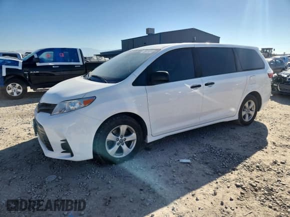 ✅ 2018 Toyota Sienna L • VIN: 5TDZZ3DC5JS945298 • Lot: 89719215. Listed on Copart with 96,357 mi. Free auction sales archive from the USA and detailed vehicle history report at DreamBid. Image 1.