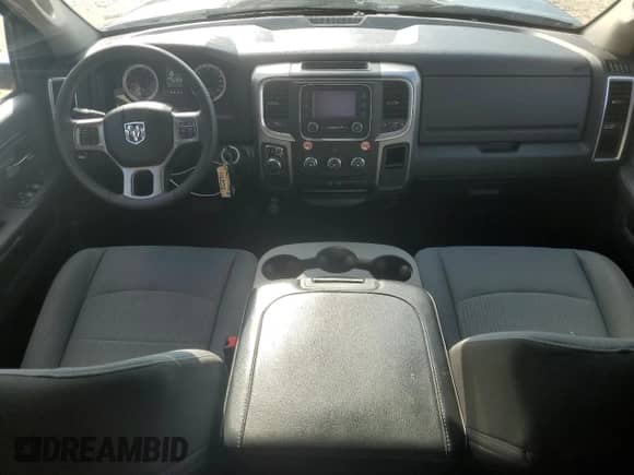 2024 Ram 1500 SLT z VIN 1C6RR6GG5RS137284, wystawiony jako Copart lot #84012535 z przebiegiem 46 110 mil mil oraz Czysty tytuł • Clean title. Historia ofert i sprzedaży dostępna na DreamBid. Obrazek 8.