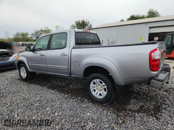 ✅ 2004 Toyota Tundra SR5 • VIN: 5TBET34174S437166 • Lot: 83791875. Listed on Copart with 262,450 mi. Free auction sales archive from the USA and detailed vehicle history report at DreamBid. Image 2.
