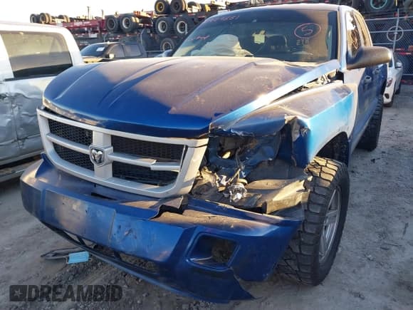 ✅ 2010 Dodge Dakota Bighorn/Lonestar • VIN: 1D7CW3GP5AS130870 • Lot: 40929651. Wystawiony na IAAI z przebiegiem 128 077 mil. Bezpłatny archiwum sprzedaży aukcyjnych z USA i szczegółowy raport historii pojazdu na DreamBid. Zdjęcie 6.