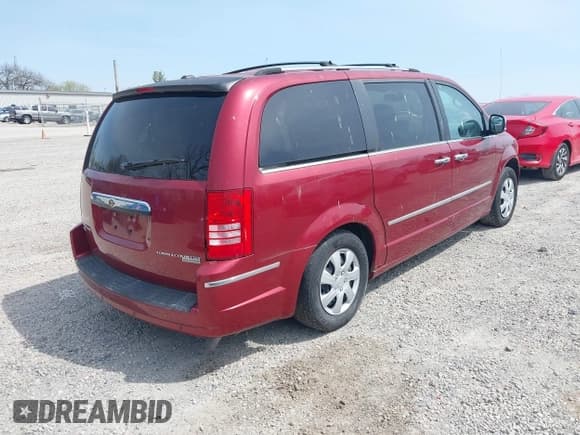 ✅ 2010 Chrysler Town & Country Limited • VIN: 2A4RR7DX2AR358067 • Lot: 42065257. Wystawiony na IAAI z przebiegiem 188 290 mil. Bezpłatny archiwum sprzedaży aukcyjnych z USA i szczegółowy raport historii pojazdu na DreamBid. Zdjęcie 4.