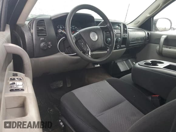 ✅ 2009 Chevrolet Silverado 1500 Work Truck • VIN: 1GCEC19C19Z116980 • Lot: 85544594. Wystawiony na Copart z przebiegiem 200 607 mil. Bezpłatny archiwum sprzedaży aukcyjnych z USA i szczegółowy raport historii pojazdu na DreamBid. Zdjęcie 8.