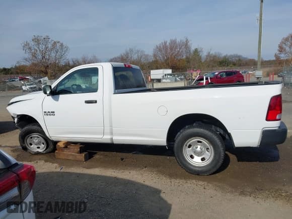 ✅ 2017 Ram 1500 Tradesman • VIN: 3C6JR6DG5HG645858 • Lot: 43614687. Wystawiony na IAAI z przebiegiem 158 607 mil. Bezpłatny archiwum sprzedaży aukcyjnych z USA i szczegółowy raport historii pojazdu na DreamBid. Zdjęcie 14.