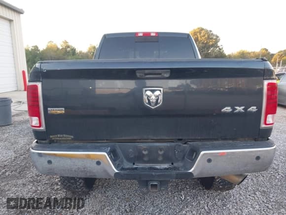 ✅ 2015 Ram 2500 Laramie • VIN: 3C6UR5NL4FG577780 • Lot: 43510612. Wystawiony na IAAI z przebiegiem 180 058 mil. Bezpłatny archiwum sprzedaży aukcyjnych z USA i szczegółowy raport historii pojazdu na DreamBid. Zdjęcie 17.