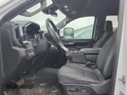 ✅ 2024 Chevrolet Silverado 2500HD LT • VIN: 2GC4YNE76R1136356 • Лот: 82325075. Опубликован ранее на Copart с пробегом 51 302 миль. Бесплатный доступ к архиву аукционных продаж из США и подробный отчёт об истории автомобиля на DreamBid. Изображение 7.