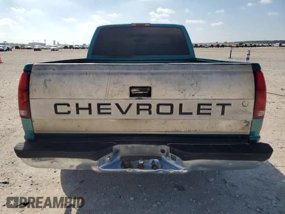 ✅ 1996 Chevrolet Silverado 1500 • VIN: 1GBEC19M1TE229338 • Lot: 85013725. Wystawiony na Copart z przebiegiem 191 985 mil. Bezpłatny archiwum sprzedaży aukcyjnych z USA i szczegółowy raport historii pojazdu na DreamBid. Zdjęcie 6.