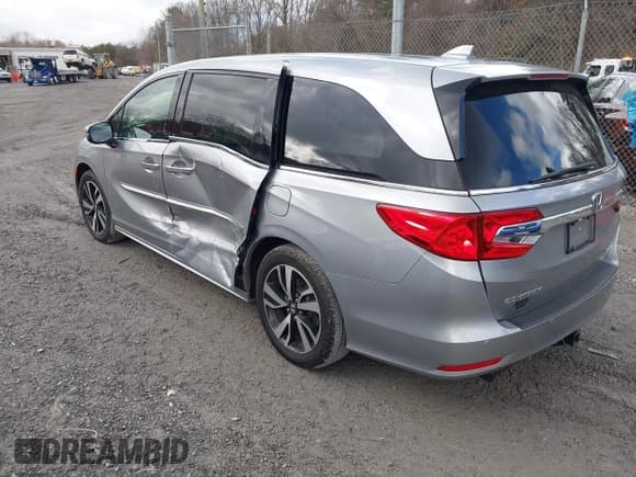 ✅ 2018 Honda Odyssey Elite • VIN: 5FNRL6H95JB051582 • Lot: 43740163. Listed on IAAI with 72,332 mi. Free auction sales archive from the USA and detailed vehicle history report at DreamBid. Image 3.