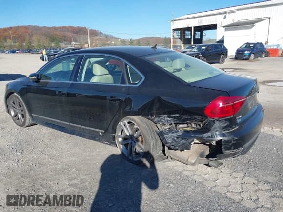 ✅ 2016 Volkswagen Passat S • VIN: 1VWAT7A32GC068576 • Lot: 43605629. Listed on IAAI with 111,659 mi. Free auction sales archive from the USA and detailed vehicle history report at DreamBid. Image 6.