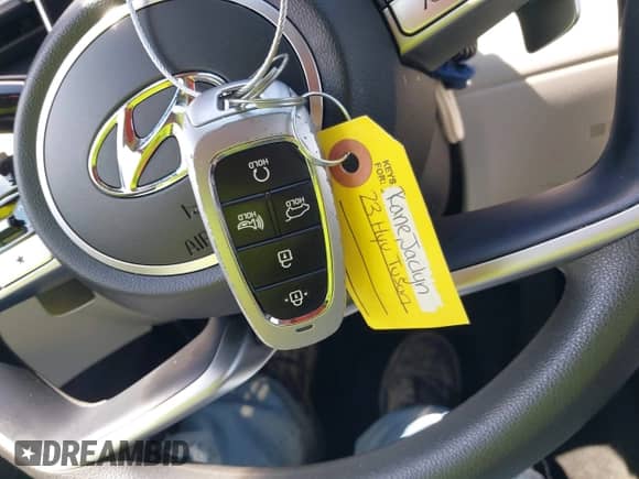 2023 Hyundai Tucson Blue z VIN KM8JBCA13PU117156, wystawiony jako IAAI lot #42376110 z przebiegiem 68 919 mil mil oraz . Historia ofert i sprzedaży dostępna na DreamBid. Obrazek 11.