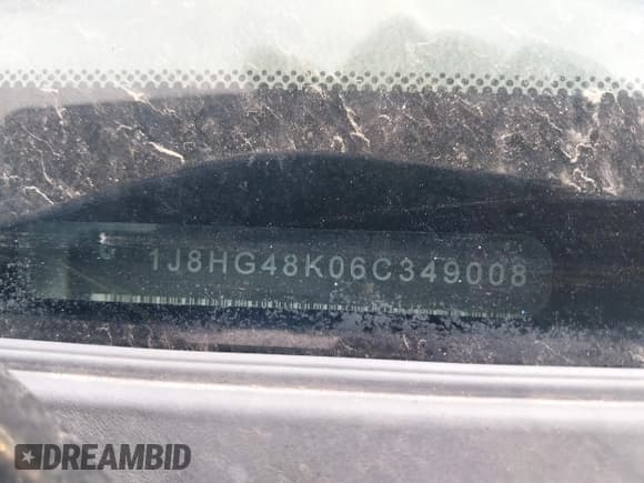 ✅ 2006 Jeep Commander • VIN: 1J8HG48K06C349008 • Lot: 42084480. Wystawiony na IAAI z przebiegiem 222 664 mil. Bezpłatny archiwum sprzedaży aukcyjnych z USA i szczegółowy raport historii pojazdu na DreamBid. Zdjęcie 9.
