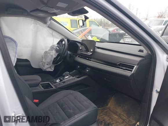 2023 Mitsubishi Outlander SE with VIN JA4T5UA99PZ019729, listed as a IAAI auction lot 41441515 with 7,489 mi miles and . Bid and sale history available at DreamBid. Image 5.