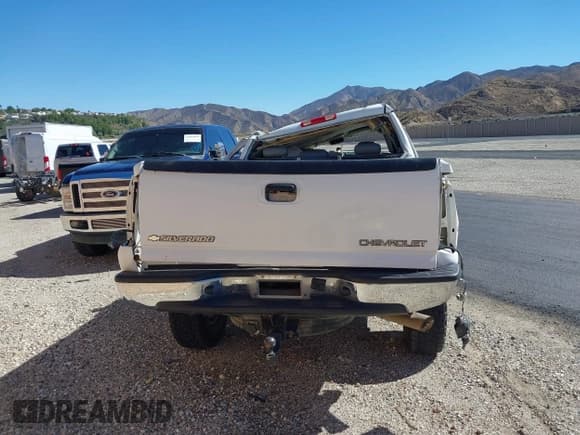 ✅ 2005 Chevrolet Silverado 2500HD LS • VIN: 1GCHK23295F850770 • Lot: 43464367. Wystawiony na IAAI z przebiegiem Nie podano. Bezpłatny archiwum sprzedaży aukcyjnych z USA i szczegółowy raport historii pojazdu na DreamBid. Zdjęcie 16.