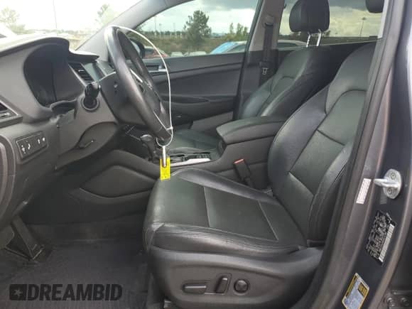 2017 Hyundai Tucson Sport z VIN KM8J33A28HU414785, wystawiony jako Copart lot #85662485 z przebiegiem 115 119 mil mil oraz Szkoda całkowita • Salvage title. Historia ofert i sprzedaży dostępna na DreamBid. Obrazek 7.