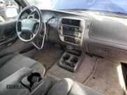 ✅ 2003 Ford Ranger XL Fleet • VIN: 1FTZR45E33PA66322 • Lot: 89532205. Wystawiony na Copart z przebiegiem 317 827 mil. Bezpłatny archiwum sprzedaży aukcyjnych z USA i szczegółowy raport historii pojazdu na DreamBid. Zdjęcie 8.