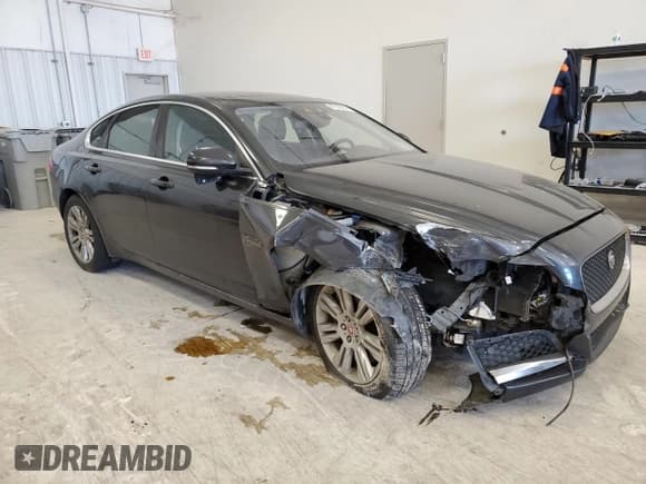 ✅ 2017 Jaguar XF 35t Premium • VIN: SAJBD4BV4HCY29193 • Lot: 87858885. Listed on Copart with 89,259 mi. Free auction sales archive from the USA and detailed vehicle history report at DreamBid. Image 4.