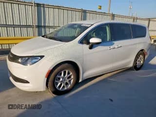 ✅ 2023 Chrysler Voyager LX • VIN: 2C4RC1CG9PR519898 • Lot: 86160185. Wystawiony na Copart z przebiegiem 61 977 mil. Bezpłatny archiwum sprzedaży aukcyjnych z USA i szczegółowy raport historii pojazdu na DreamBid. Zdjęcie 1.