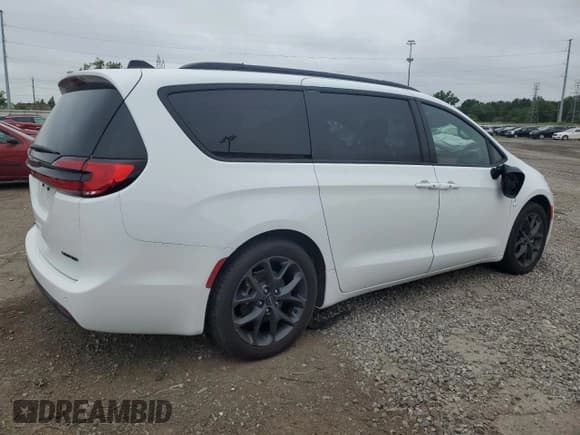 ✅ 2023 Chrysler Pacifica Limited • VIN: 2C4RC1GG9PR538462 • Lot: 63469915. Listed on Copart with 7,816 mi. Free auction sales archive from the USA and detailed vehicle history report at DreamBid. Image 3.