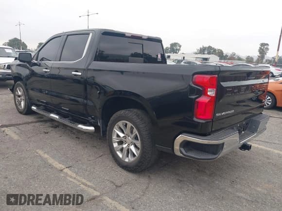 ✅ 2022 Chevrolet Silverado 1500 LTZ • VIN: 1GCPWEED6NZ108793 • Lot: 43199049. Wystawiony na IAAI z przebiegiem 117 719 mil. Bezpłatny archiwum sprzedaży aukcyjnych z USA i szczegółowy raport historii pojazdu na DreamBid. Zdjęcie 3.