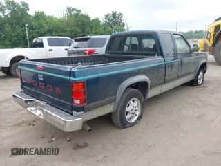 1994 Dodge Dakota z VIN 1B7GL23X8RS630456, wystawiony jako IAAI lot #42477536 z przebiegiem 280 421 mil mil oraz . Historia ofert i sprzedaży dostępna na DreamBid. Obrazek 4.