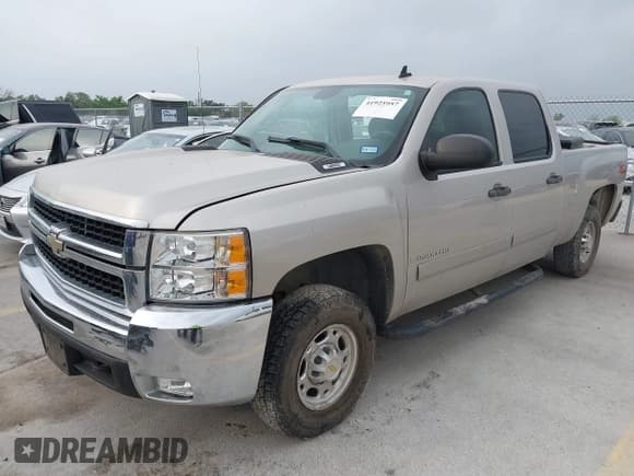✅ 2007 Chevrolet Silverado 2500HD 1LT • VIN: 1GCHC23K67F523209 • Lot: 41925957. Wystawiony na IAAI z przebiegiem 250 138 mil. Bezpłatny archiwum sprzedaży aukcyjnych z USA i szczegółowy raport historii pojazdu na DreamBid. Zdjęcie 2.
