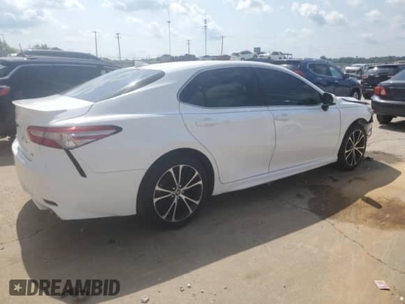 2019 Toyota Camry LE z VIN 4T1B11HK9KU828945, wystawiony jako Copart lot #62388185 z przebiegiem 95 180 mil mil oraz Szkoda całkowita • Salvage title. Historia ofert i sprzedaży dostępna na DreamBid. Obrazek 3.