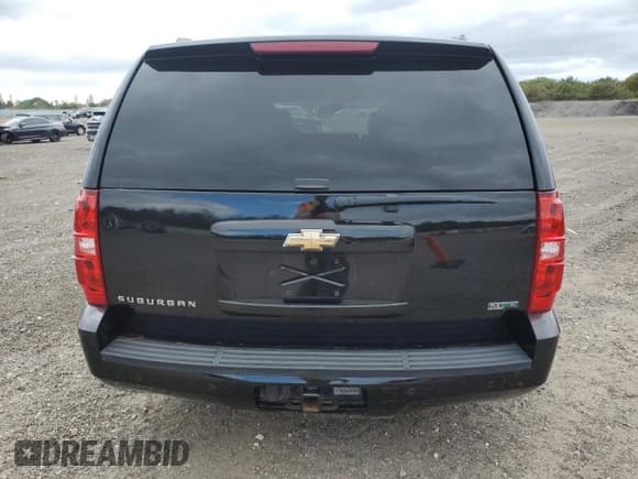 ✅ 2011 Chevrolet Suburban LT • VIN: 1GNSKJE35BR235818 • Lot: 66523984. Wystawiony na Copart z przebiegiem 120 574 mil. Bezpłatny archiwum sprzedaży aukcyjnych z USA i szczegółowy raport historii pojazdu na DreamBid. Zdjęcie 6.