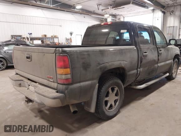 ✅ 2006 GMC Sierra Denali • VIN: 2GTEK63N961101366 • Lot: 41377396. Listed on IAAI with 174,938 mi. Free auction sales archive from the USA and detailed vehicle history report at DreamBid. Image 4.
