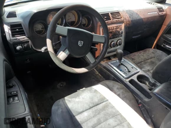 ✅ 2010 Dodge Challenger SE • VIN: 2B3CJ4DV6AH320719 • Lot: 66000844. Wystawiony na Copart z przebiegiem Nie podano. Bezpłatny archiwum sprzedaży aukcyjnych z USA i szczegółowy raport historii pojazdu na DreamBid. Zdjęcie 8.