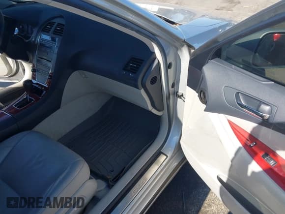 ✅ 2008 Lexus ES 330 • VIN: JTHBJ46G582273211 • Lot: 43746481. Listed on IAAI with 188,602 mi. Free auction sales archive from the USA and detailed vehicle history report at DreamBid. Image 5.