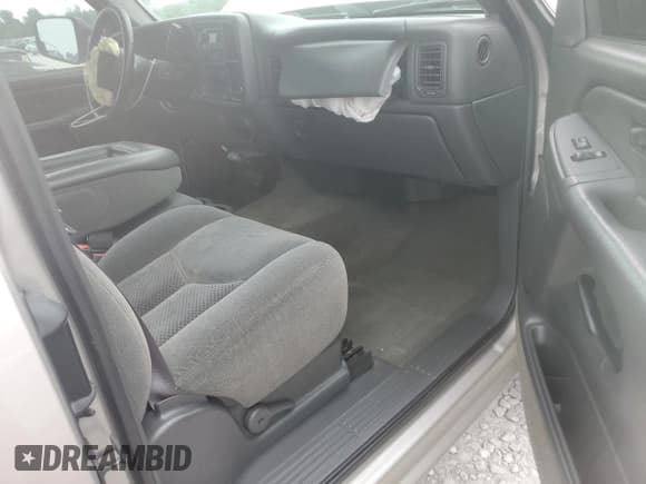 ✅ 2004 Chevrolet Silverado 2500HD LT • VIN: 1GCHK29194E131294 • Lot: 59079955. Wystawiony na Copart z przebiegiem 281 136 mil. Bezpłatny archiwum sprzedaży aukcyjnych z USA i szczegółowy raport historii pojazdu na DreamBid. Zdjęcie 8.